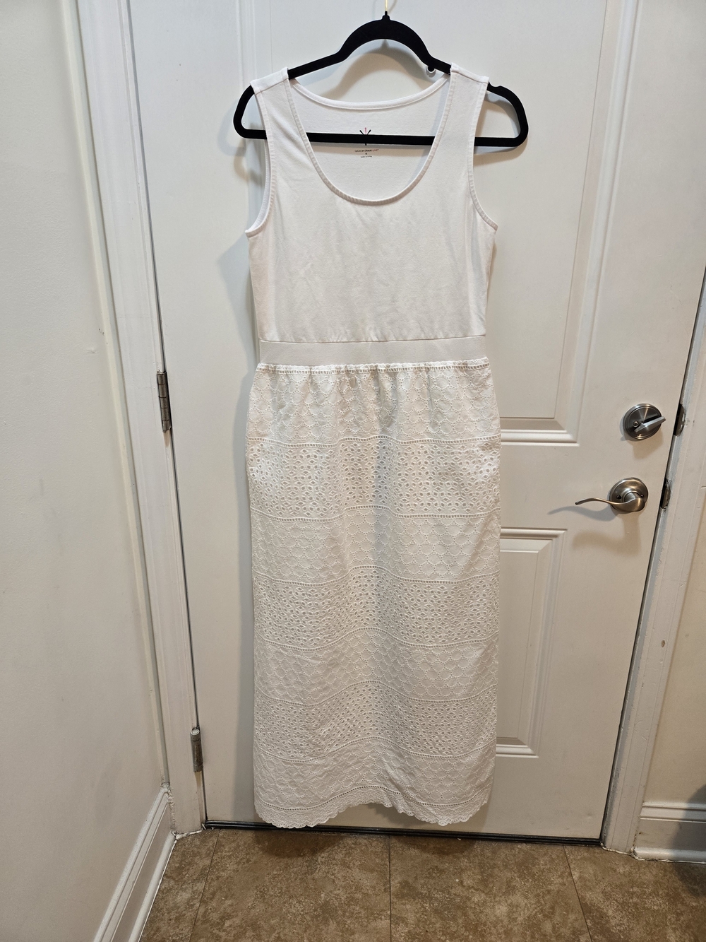 Isaac Mizrahi White Sleeveless Lace-Panel Maxi Dress
